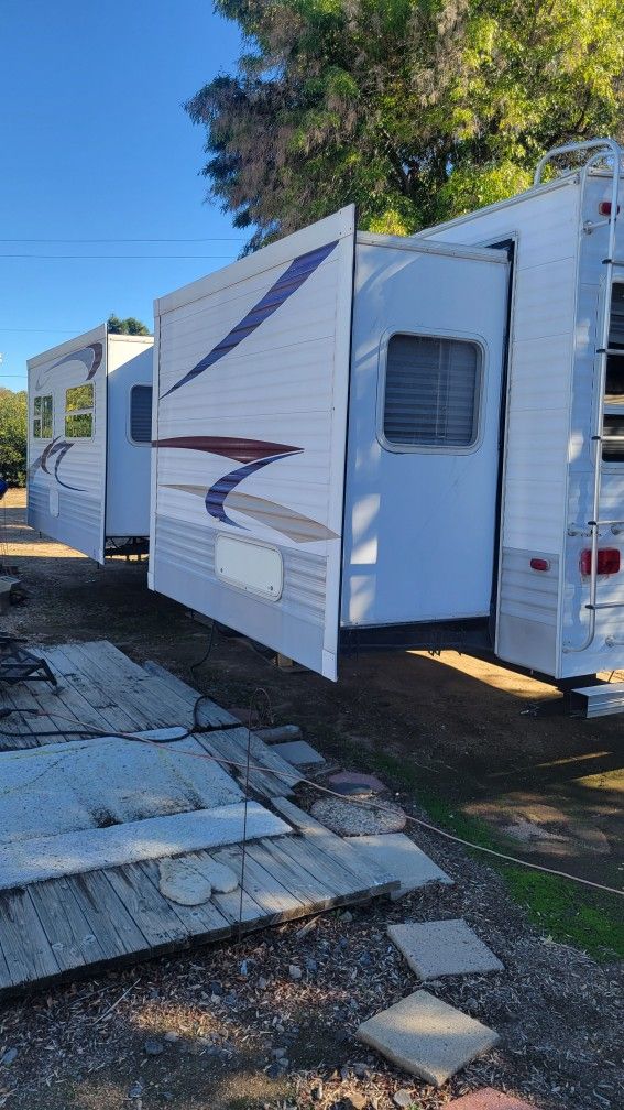 park model travel trailer ..... 2 large slide outs.....metal stairs .....