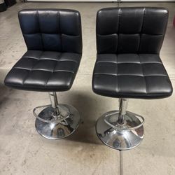 2 BAR STOOLS!!!!(TAKING OFFERS?)