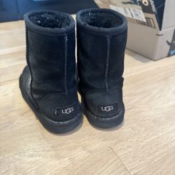 Youth Girl Ugg Boots Size 1