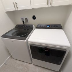 WHIRLPOOL MATCHING WASHER AND DRYER 
