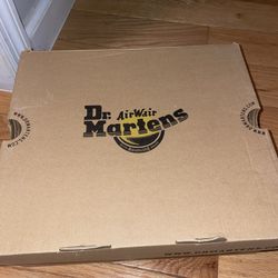 Martens boots NEW SIZE 7 Women