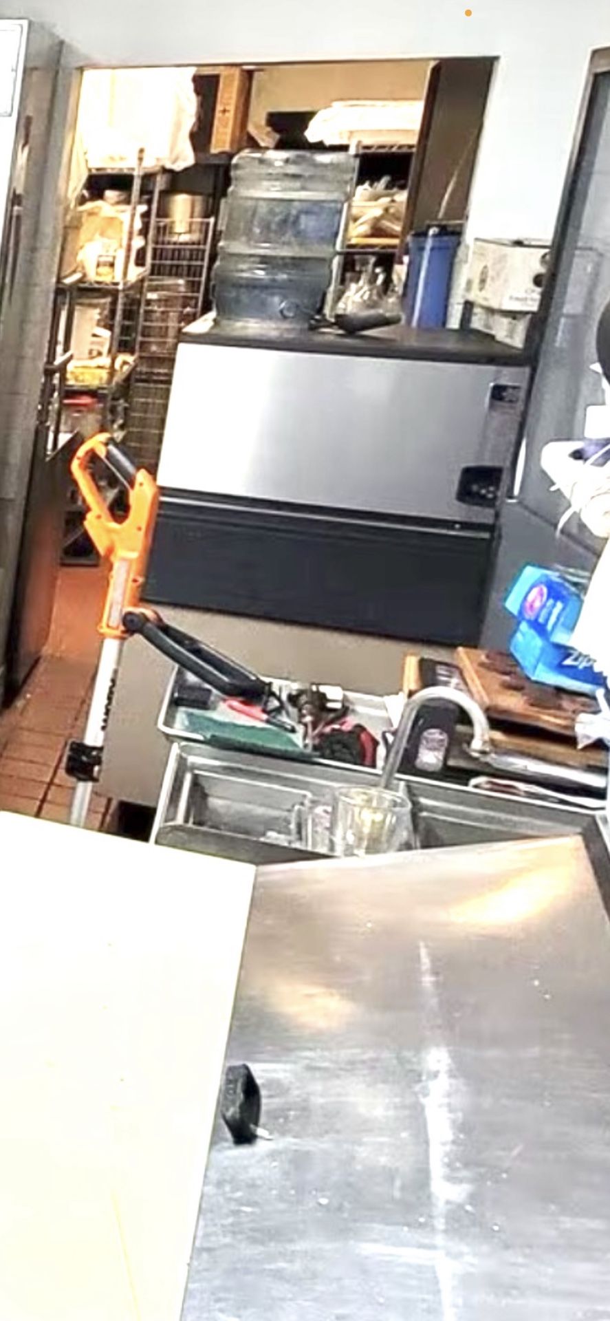 COMMERCIAL ICE MACHINE