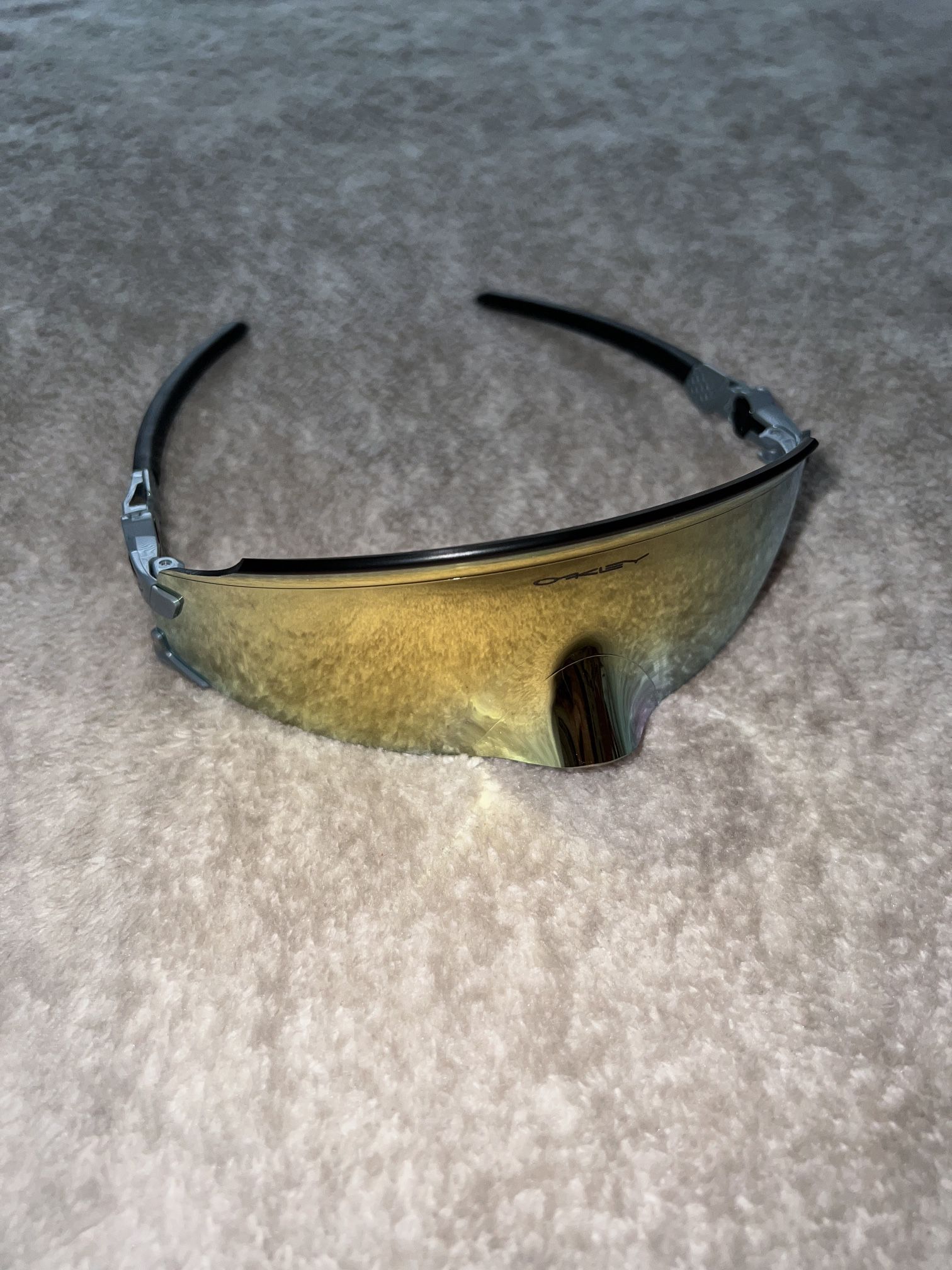 Patrick Mahomes II OAKLEY SHADES