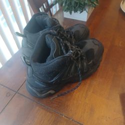 Boots Sz 5.5M 