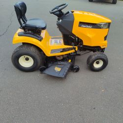 Cub Cadet XT1 42 inch riding lawnmower