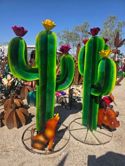 🌼 Garden-Worthy Blooms Without the Work🌵Metal Yard Art, POTTERY🌷