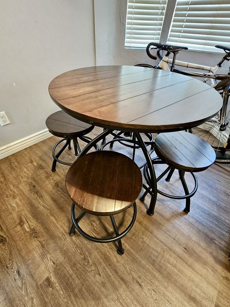 Round Dining Table & Stools