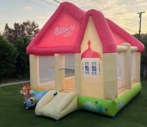 Bluey's Kids Inflatable Mega Bouncy bouncer Hous with Slide and air blower !
