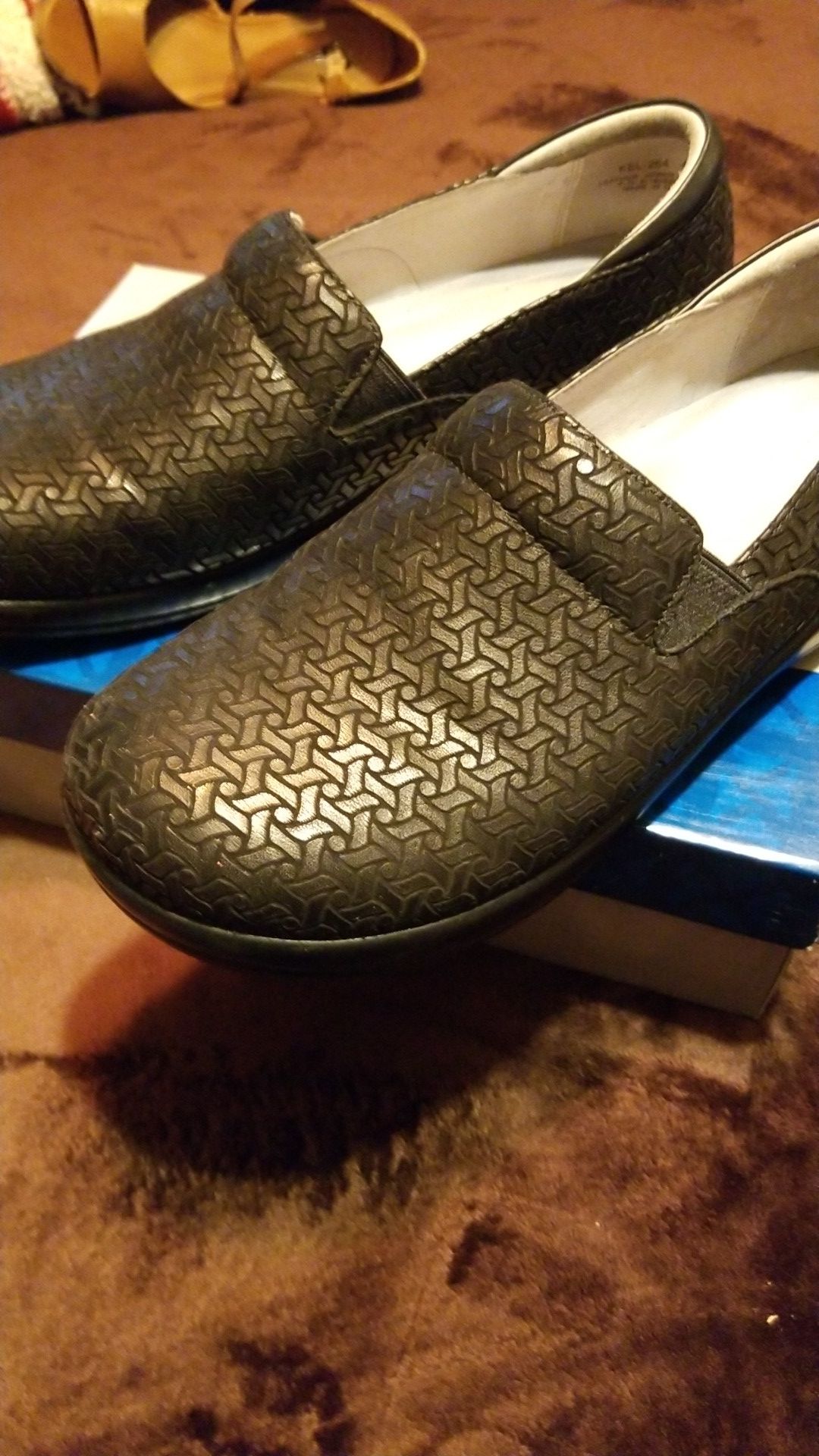 Nursing shoes size10