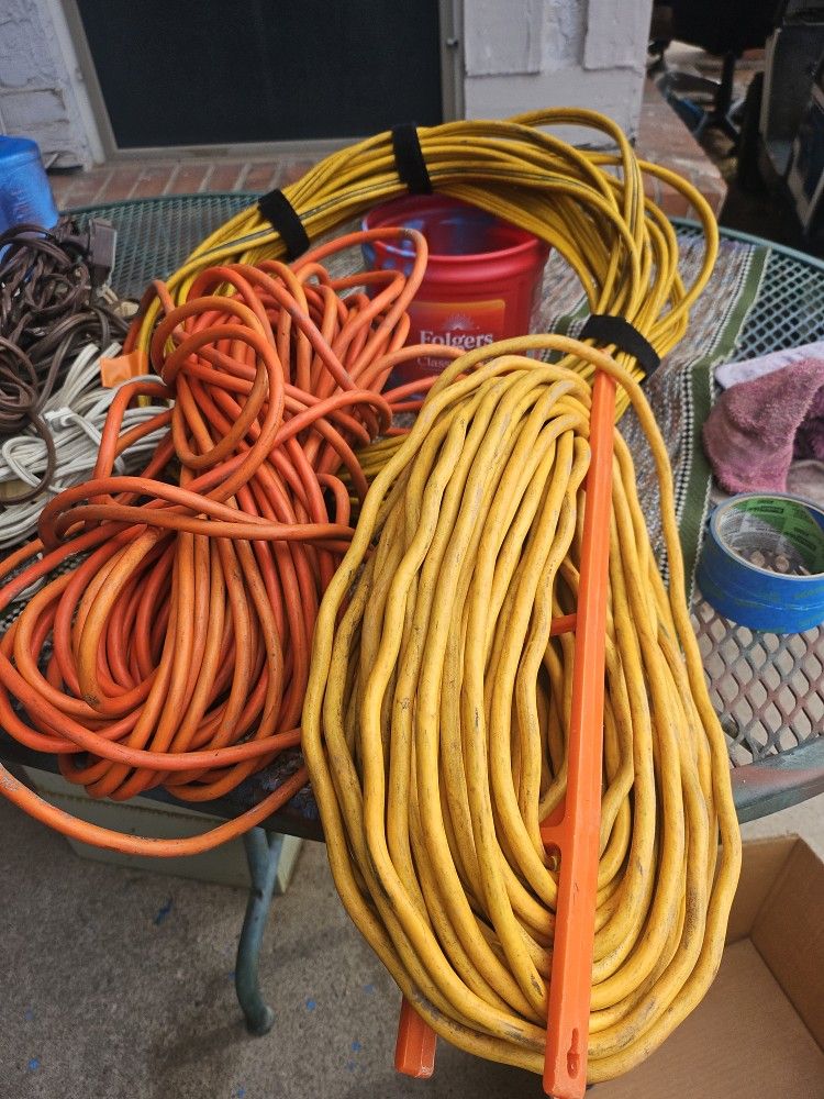 Extension Cords About 300 Ft Or More, All Excellent Condition,  E MESA 
