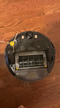 IRobot Roomba 694 automatic vacuum and base station