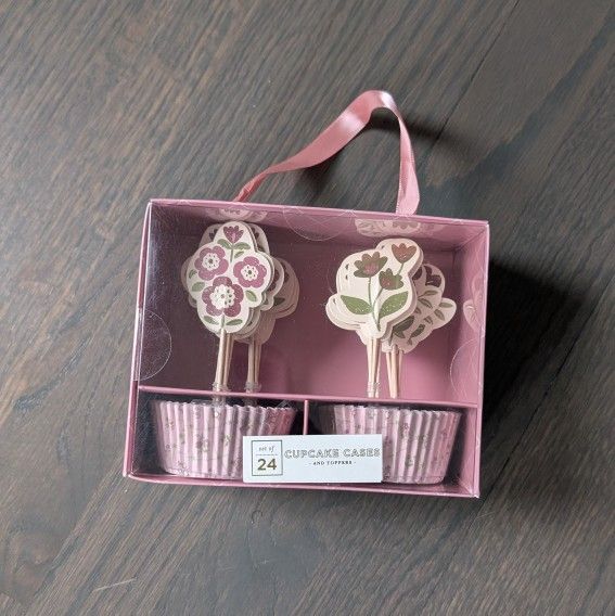 Floral Cupcake Liners and Toppers Set