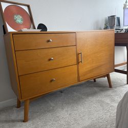 Mid-Century Modern Wood Dresser / Console – Excellent Condition 