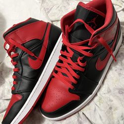 Nike Jordan 1 Mid Size12