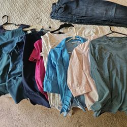 Women's Medium Tops And 2 Pair Of Jeans 