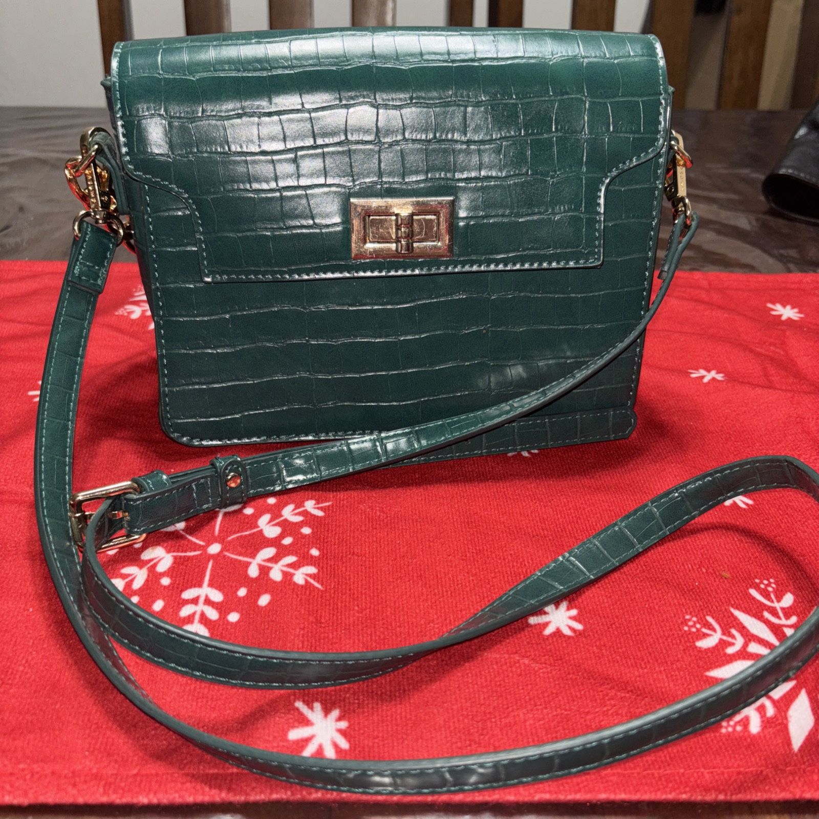 Like Dreams green crossbody purse