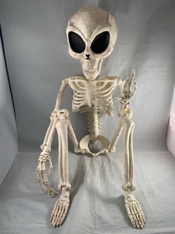 3 foot alien skeleton, Halloween prop new
