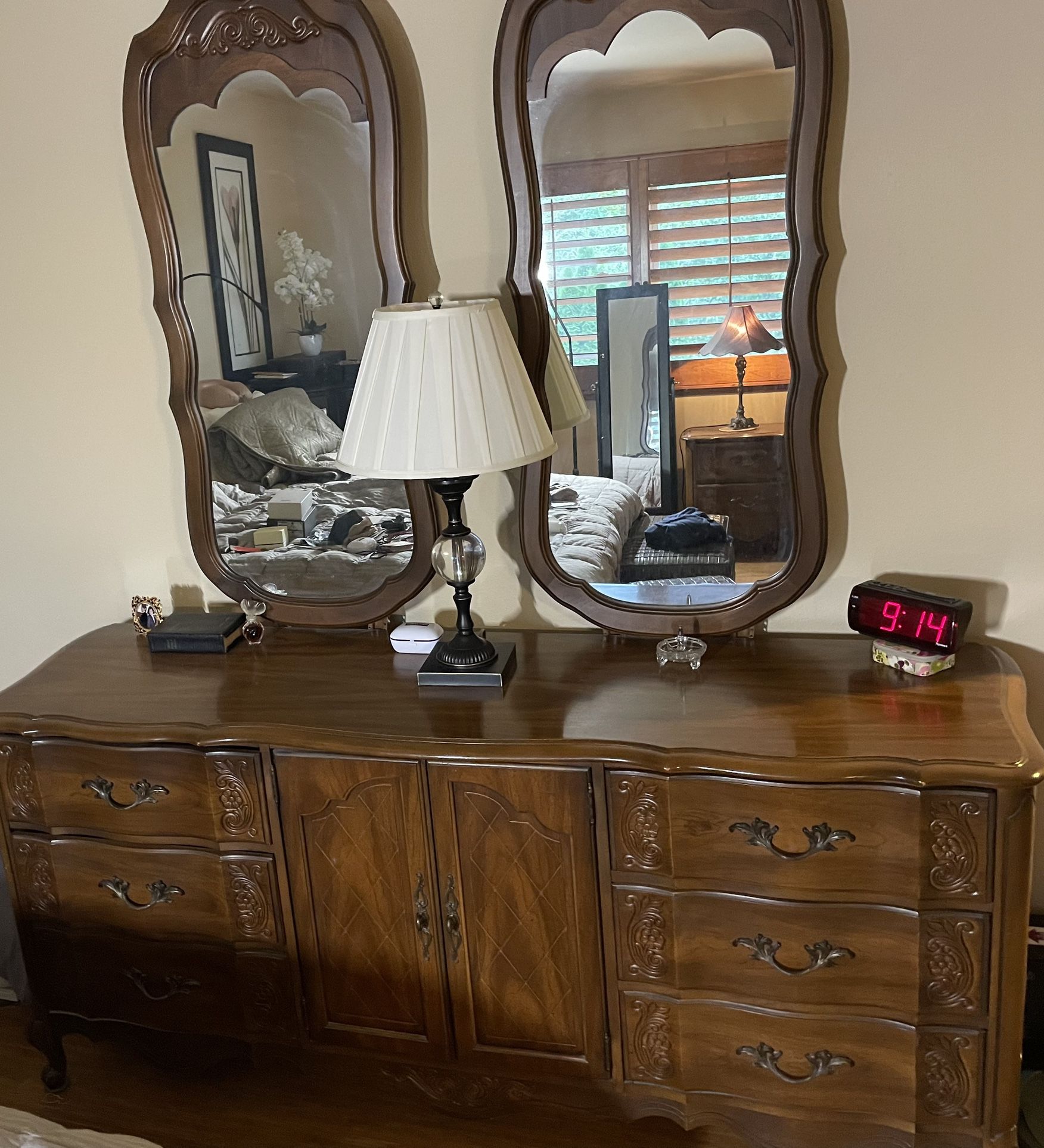 Broyhill Premier 1970’s Dresser with 2 mirrors and matching nightstand excellent condition 