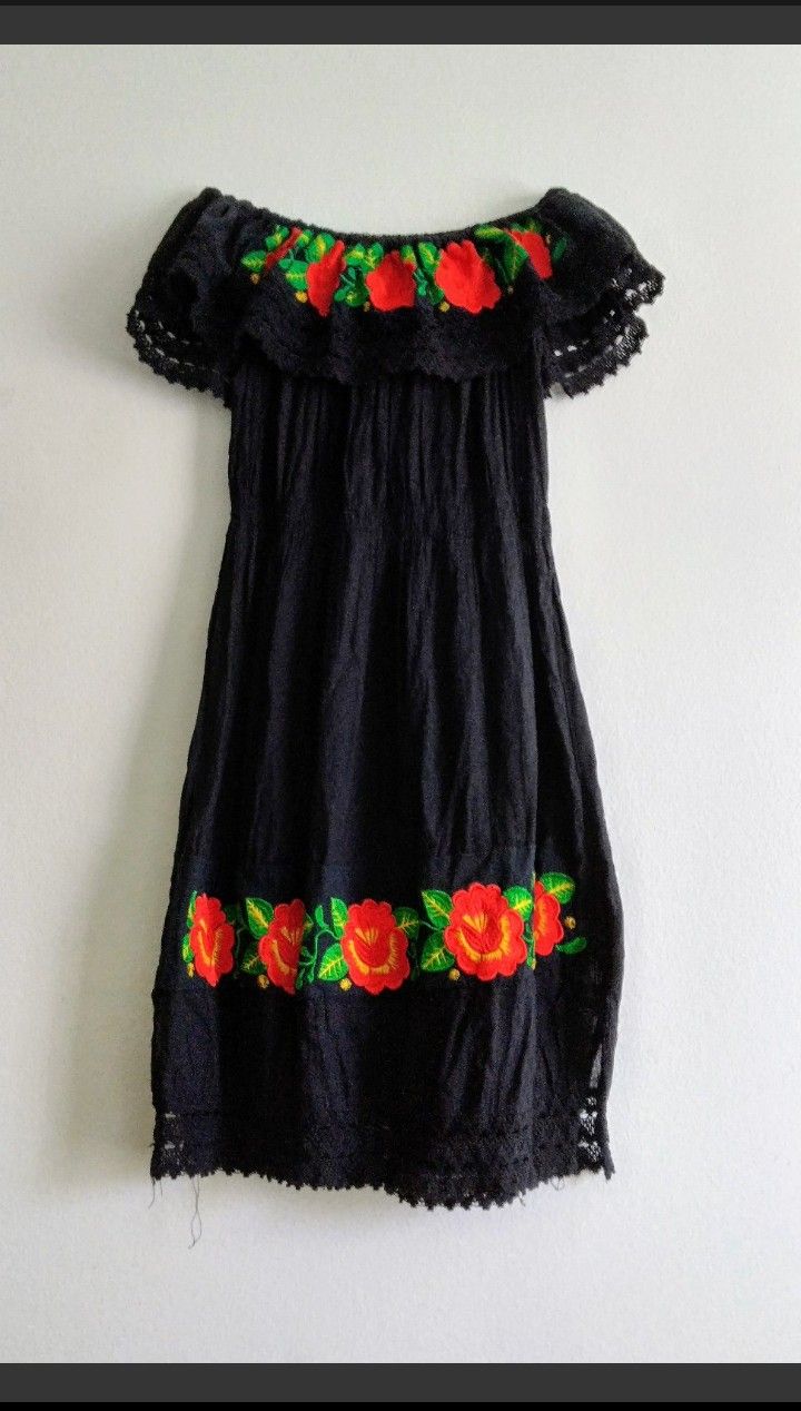 Embroidered Black Dress (Red Roses, Size L)