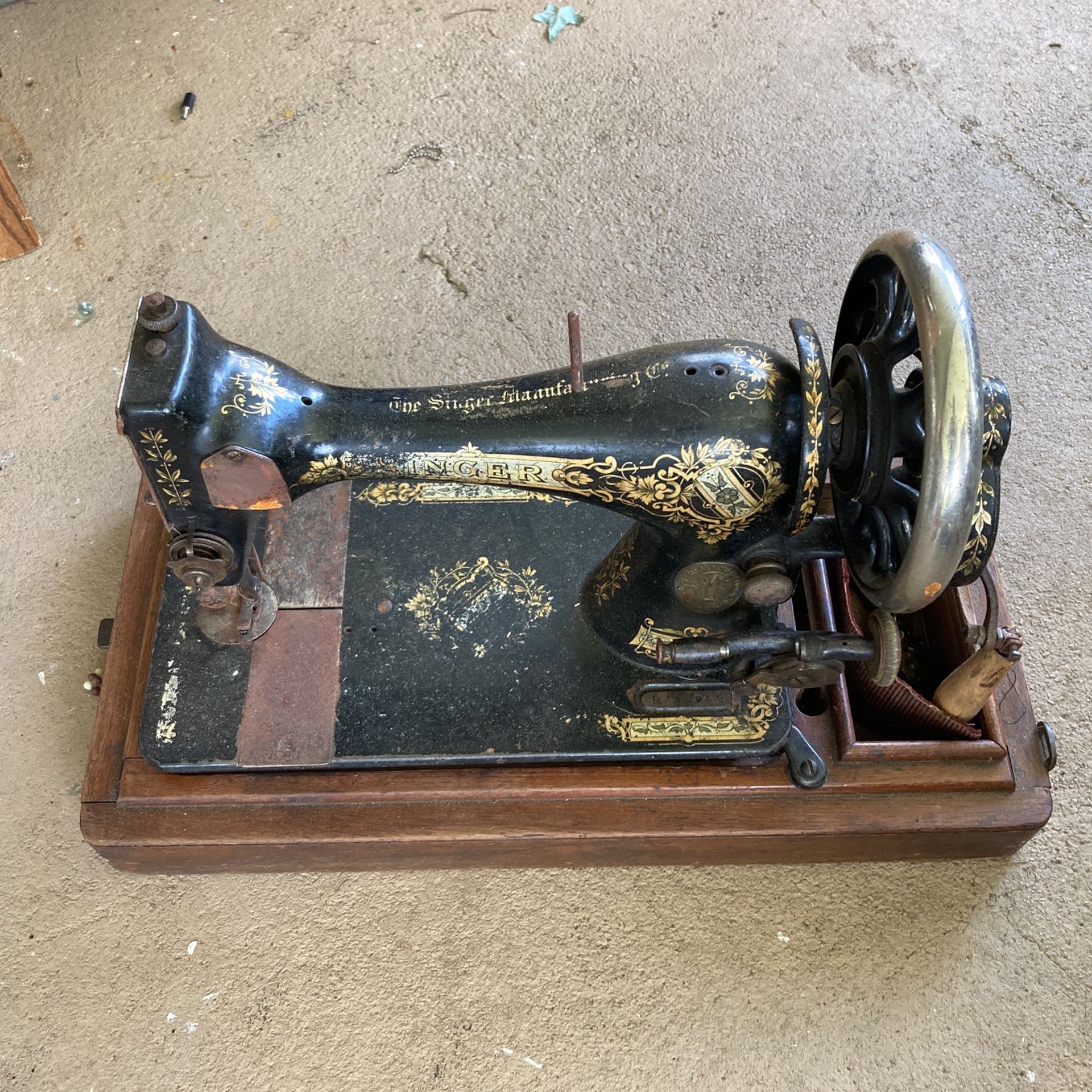 Antique Sewing Machine With Wooden Box Singer