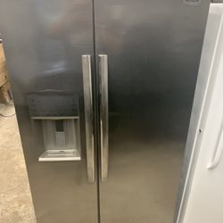 New Frigidaire Refrigerator (couterdepth )