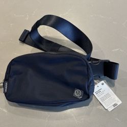NEW Lululemon Everywhere  Bag