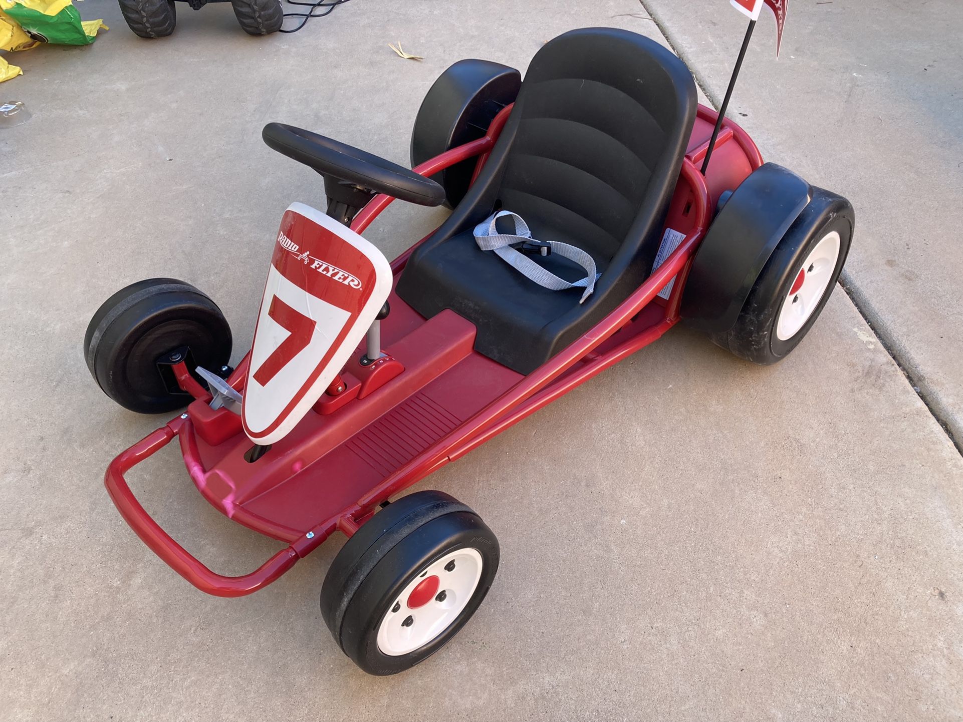 Radio Flyer Ultimate Go-Kart 24 Volt Outdoor Ride-on Toy for Kids ( Car Cart Racing )