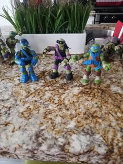 Ninjas Turtles  3 Dll Each 