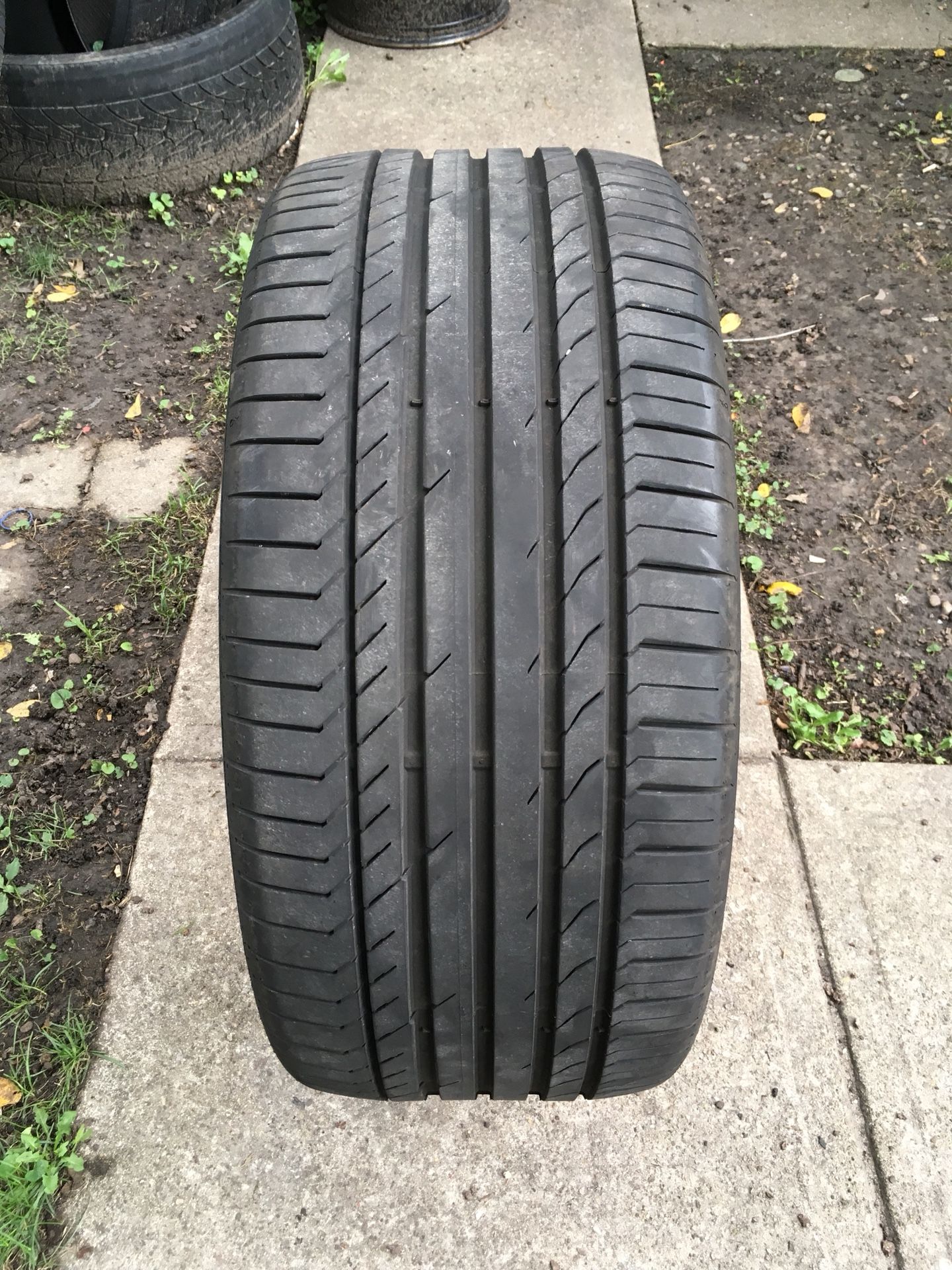 Single Used Tire 295-40-21