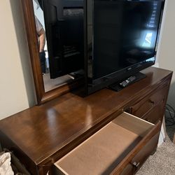 8 Drawer Cherry Wood Dresser 