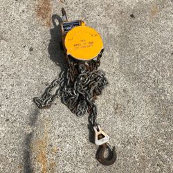 1000 pound chain lift From process engineering Corp.