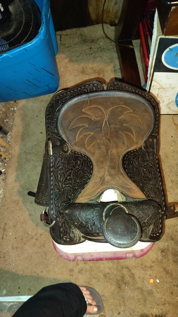 Vintage Western Cowboy Genuine Leather Horse Saddle