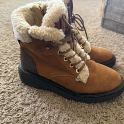 Comfy Michael Kors boots 5.5