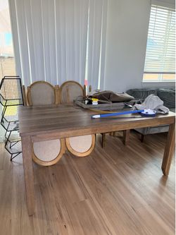 Table with 4 chairs