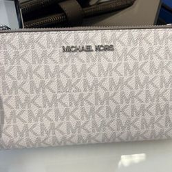 NWT Michael Kors Jet Setter Double Zip Wristlet Color White