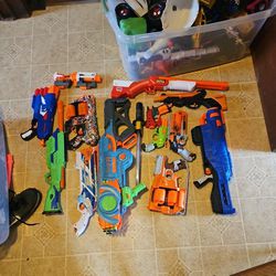 14 Nerf Guns 1 Soword With Amo 