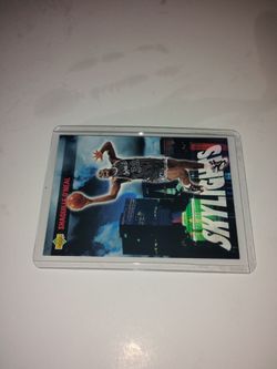 Near Mint 1993 Shaquille O'Neal Basketball Card - Upper Deck Skylights #469