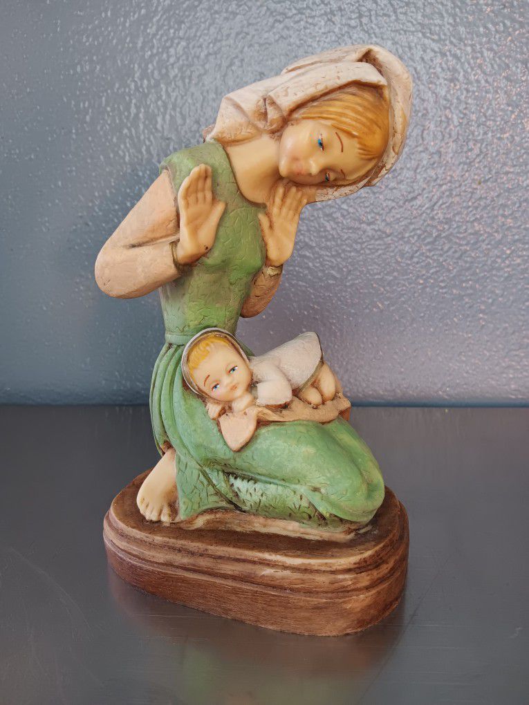 Vintage Mother And Child Resin Statue.  Stand 8" Tall.  Made In Italy. 