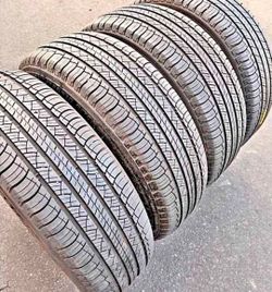 235 65 18 Michelin tires Con 80% de Vida Las 4