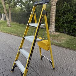 Gorilla Ladders GLXF‑5B 5.5 ft Fiberglass Dual‑Platform Step Ladder 