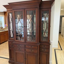 Drexel Heritage Accolade Collection Illuminated China Cabinet / Breakfront 
