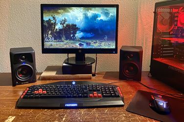 CYBERPOWER PC SETUP WITH MONITOR AND SPEAKERS INCLUDED