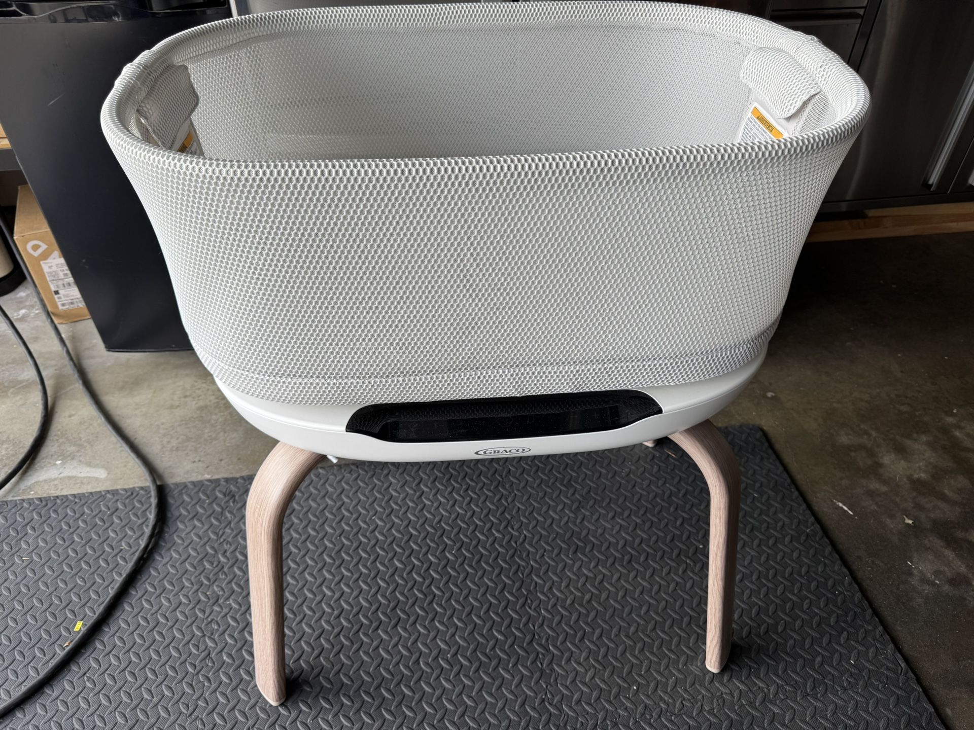 Graco Smartsense Soothing Baby Bassinet
