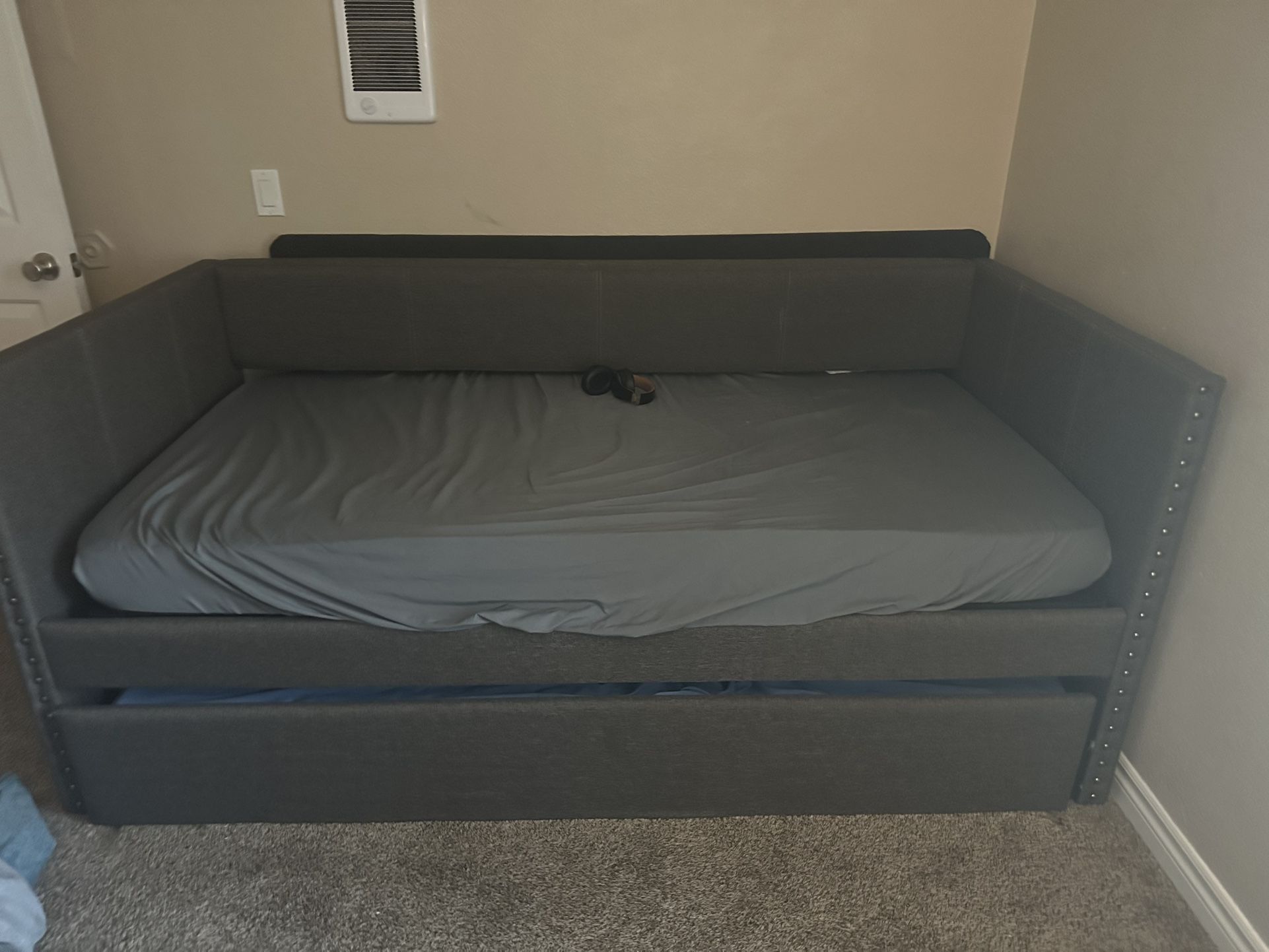 Twin Beds 