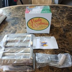 The L'Alunno  Pasta Machine by Pasta Vituoso 

The L'Alunno  Pasta Machine by Pasta Vituoso L'Alunno is a high-quality pasta roller that offers adjust