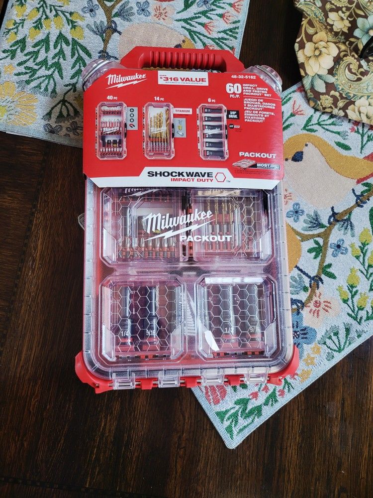 Milwaukee SHOCKWAVE Impact Duty Alloy Steel Screw Driver Bit Set with PACKOUT Case (60-Piece