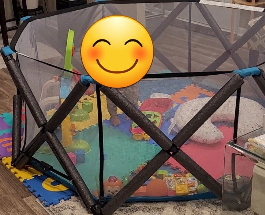 Regalo My Play Deluxe Extra Large Portable Play Yard, Indoor/Outdoor