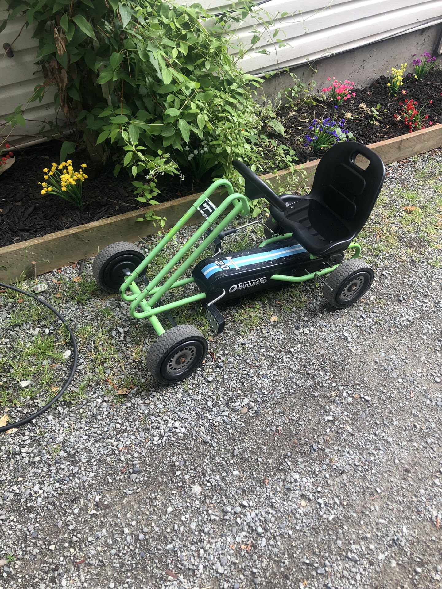 Pedal cart ages 4 to 9 adjustable seat