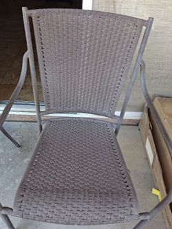 2 beautifull like new chairs for out side