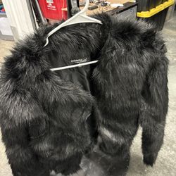 Women’s Celebrity Fashion by Hera Collection Fur Jacket - Size Small